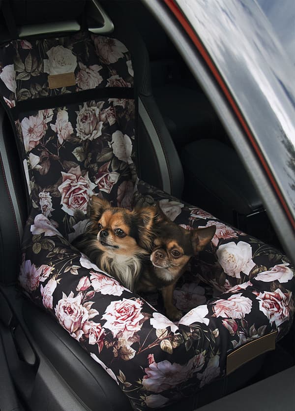 Hunde- eller kattebærer med roser og personalisering