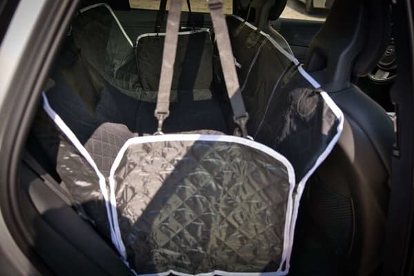 Universal hundeholder - betræk til bagsiden af autostolen - sort