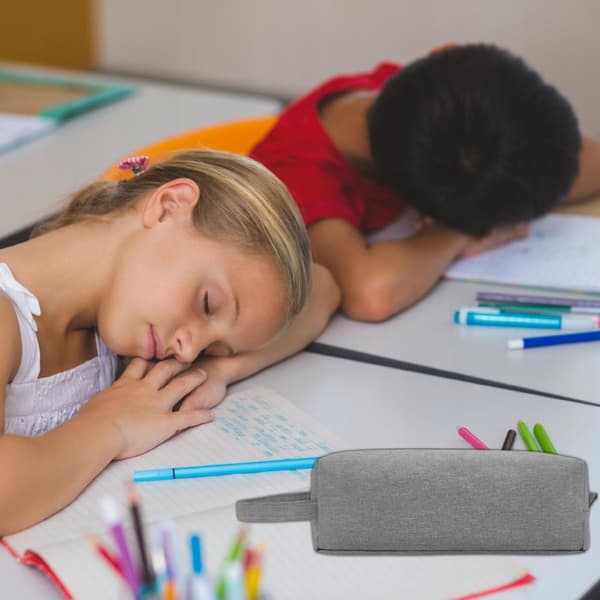 Grå skolepenalhus med håndtag – slidstærkt polyester