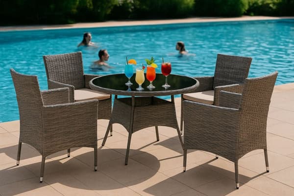 Hagemøbelsett med rottinglignende finish – 4 stoler + MultiGarden rundt bord