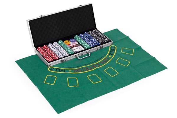 Poker- og blackjack-sæt – 500 jetoner, 2 sæt kort, terninger, spillemåtte, låsbar kuffert