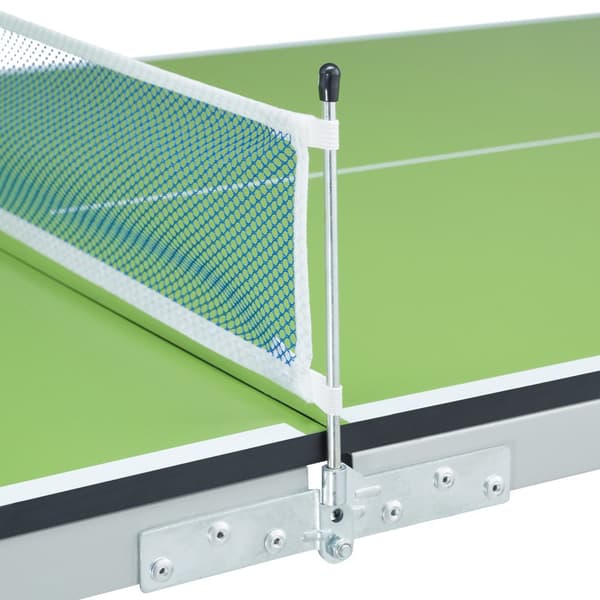 Grønt bordtennisbord med tilbehør