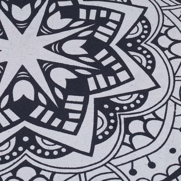 Rundt tæppe med mandala design