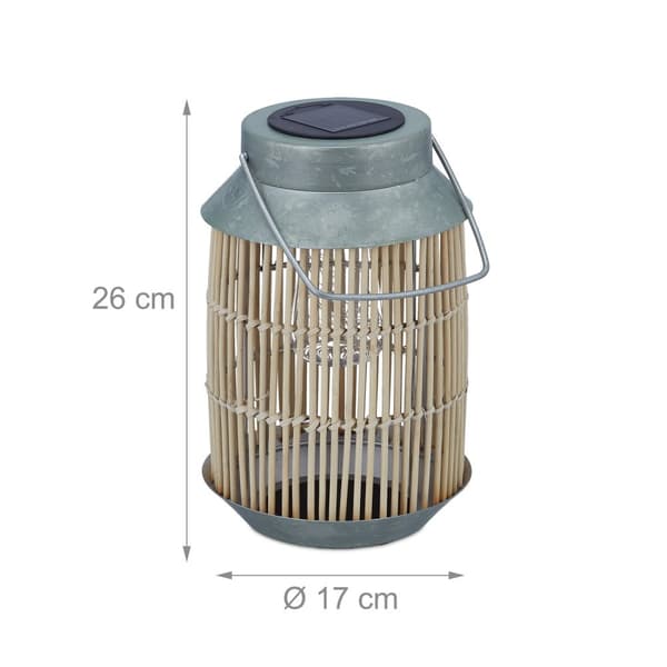 Solcellelampe i metal og rattan