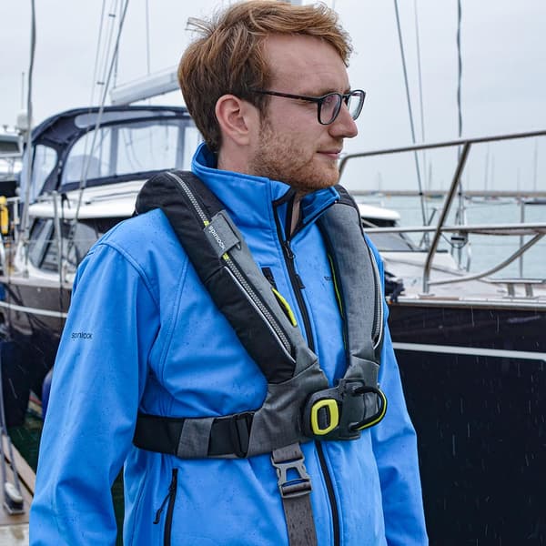 Uppblåsbar flytväst Spinlock Deckvest 6D 275N HRS Black, automatisk + kolsyrepatron 60 gram Flytväststorlek: One-Size (50+ kg)