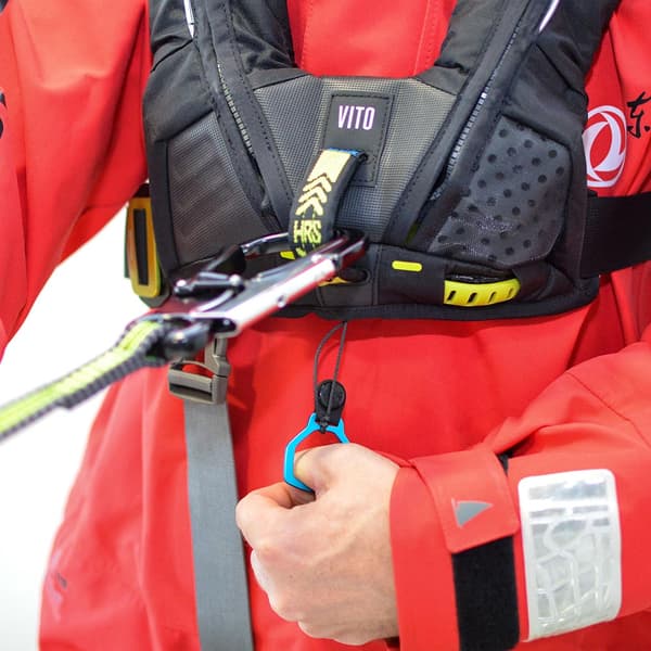 Uppblåsbar flytväst Spinlock Deckvest Vito 170N HRS Black, automatisk + kolsyrepatron 33 gram Flytväststorlek: One-Size (50+ kg)