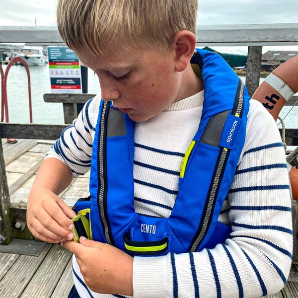 Uppblåsbar flytväst för barn Spinlock Deckvest Cento 100N Pacific Blue, automatisk + kolsyrepatron 20 gram Flytväststorlek: One-Size (20 - 50 kg)