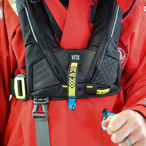 Uppblåsbar flytväst Spinlock Deckvest Vito 275N HRS Black, automatisk + kolsyrepatron 60 gram Flytväststorlek: One-Size (50+ kg)
