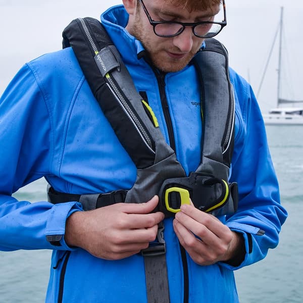 Uppblåsbar flytväst Spinlock Deckvest 6D 170N Black, automatisk + kolsyrepatron 33 gram Flytväststorlek: One-Size (50+ kg)