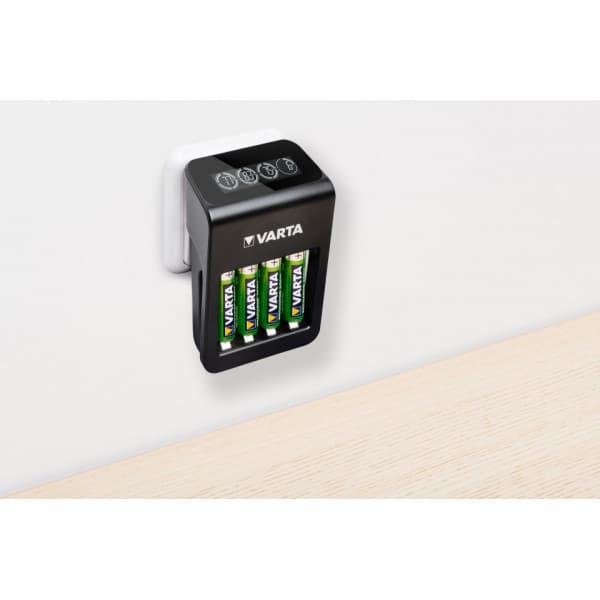 Varta LCD Plug Oplader+ -opladningsenhed og 4 stk. AA (LR6) 2100 mAh genopladelige batterier