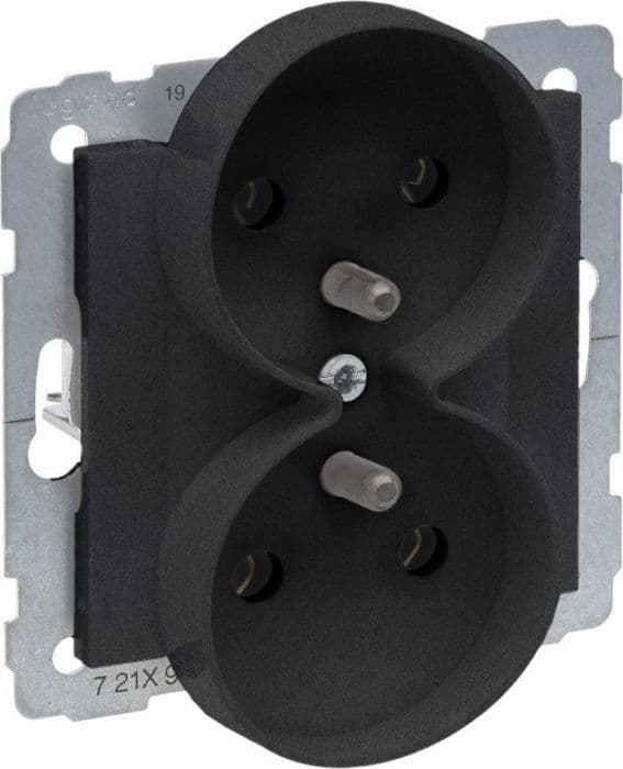 Legrand - 721491 - SUNO Dubbeluttag 2x2P+Z svart 16A 250V skruvterminaler