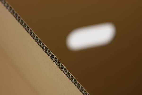 Laatikko 600x400x400mm 5W + korvakkeet
