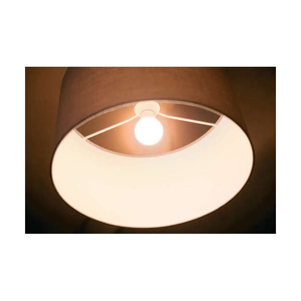 Philips SceneSwitch 806 lm LED-smartlampa med inbyggd dimmerfunktion, E27-sockel