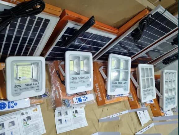 STÆRK STOR SOLARLAMPE LED GADEHAVE FJERNBETJENING HALOGEN SOLAR PREMIUM