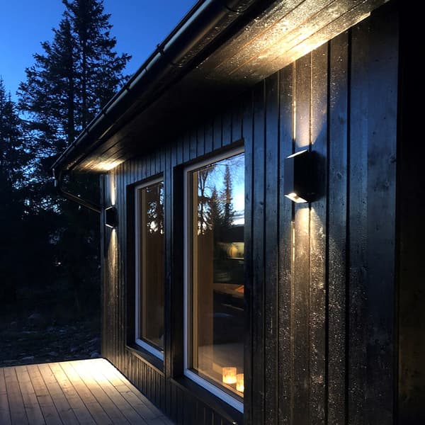Namron Arya square vegglampe dobbel GU10 sort