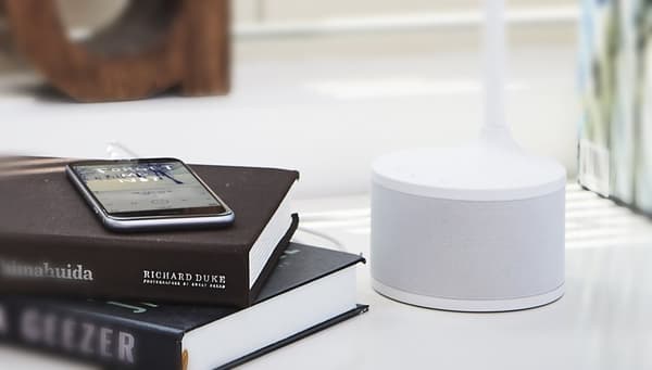 POUT EYES1 LED-bordslampa med Bluetooth-högtalare, flexibel och hopfällbar hals, elegant design, 3 ljusnivåer