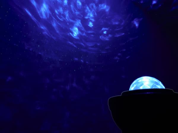 RoGer Rotating Star Projector / Bluetooth Speaker / LED / with Remote Control