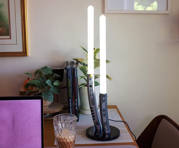 UKONIC - Star Wars - Ahsoka dubbel sabel laser skrivbordslampa (Mandalorian version) LED - 60cm