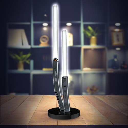 UKONIC - Star Wars - Ahsoka dubbel sabel laser skrivbordslampa (Mandalorian version) LED - 60cm