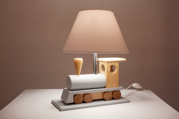 Lokomotiv bordlampe, grå
