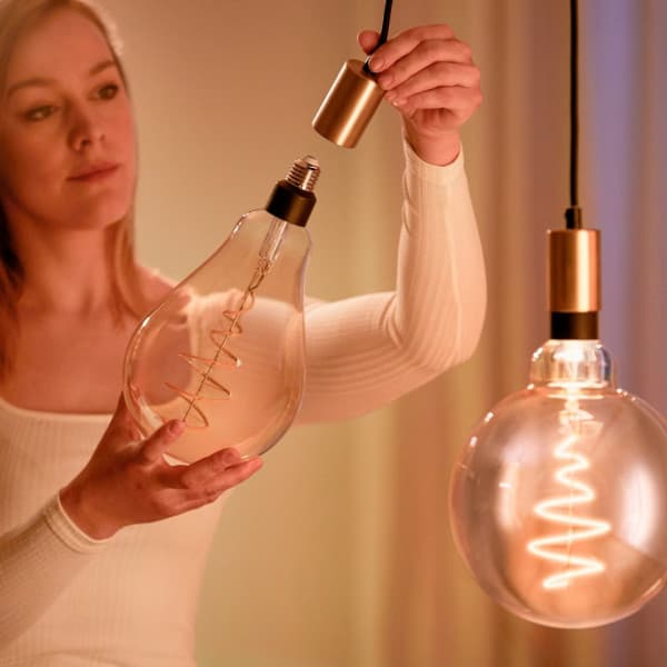 WiZ smart pære giant bulb, E27, ravfarvet glas, Wi-Fi, 2000-5000 K, 390 lm, 1