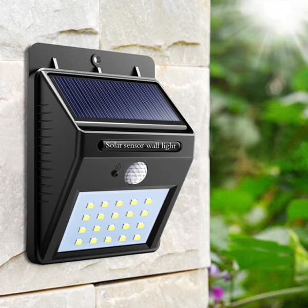 LED-solarlampa med rörelse- och skymningssensor, driven av solenergi, monterbar kallvit utomhusljuspanel