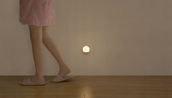 Batteridriven LED-lampa med rörelsesensor - Varm färg