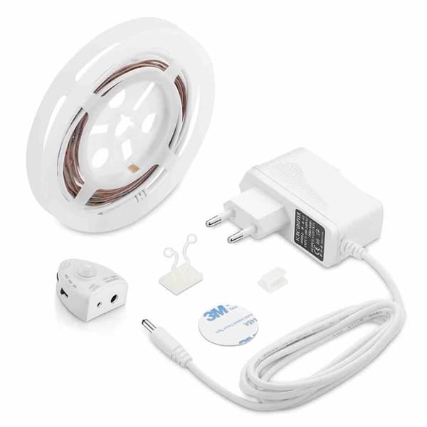 Enkel LED-remsa med rörelsesensor för att belysa en 120 cm säng