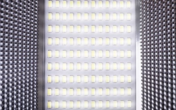 STOR LED SOLGATALYKTA UTOMHUS KRAFTFULL 5000W LYKTA MED SENSOR
