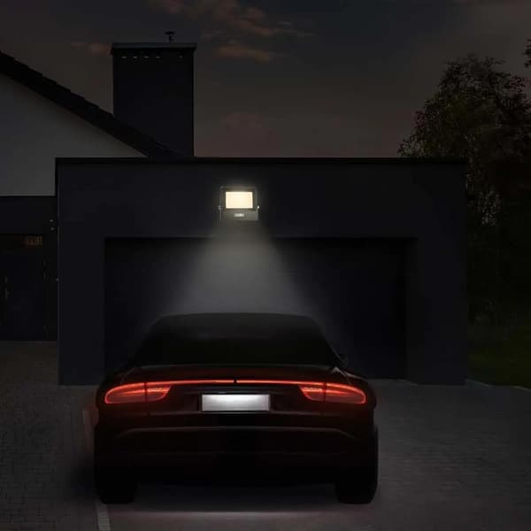 LED-projektori V-TAC VT-138S 30W SAMSUNG CHIP Liiketunnistin 3000K 2340lm (SKU 20262) Musta