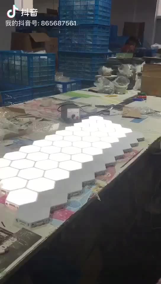 SÆT MED 8 LED VÆGLAMPER HEXAGON HEXAGON HVID TOUCH Quantum