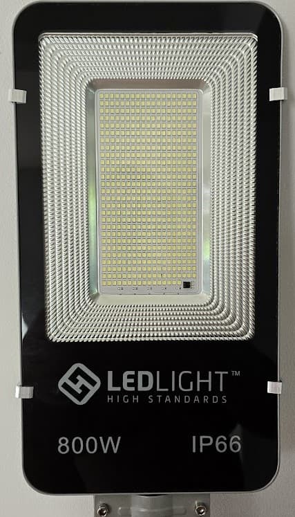 TEHOKAS LED-AURINKOVALAISIN 800 W HÄMÄRÄTUNNISTIMELLÄ KATUVALAISIN KAUKOSÄÄDIN PUUTARHAAN