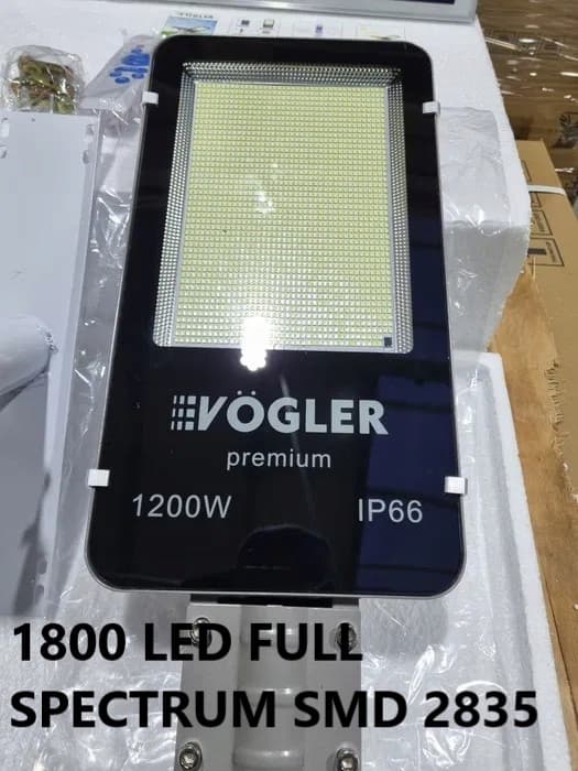 KRAFTFULD LED SOLKELAMPE 1200W SKUMØRINGSSENSOR GADE MED FJERNBETJENING VÖGLER