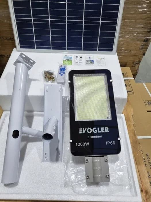TEHOKAS LED-AURINKOVALAISIN 1200 W HÄMÄRÄSENSORI KATUVALAISIN KAUKOSÄÄTIMELLÄ VÖGLER VP