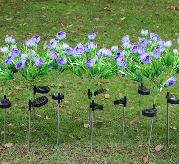OBOSOE solcelledrevet lilla havelampe med 7 dråbeformede blomsterhoveder – LED udendørs belysning med jordspyd, kunstig blomst