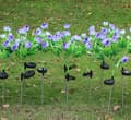 Miniatyrbillede 5 af 7: OBOSOE solcelledrevet lilla havelampe med 7 dråbeformede blomsterhoveder – LED udendørs belysning med jordspyd, kunstig blomst