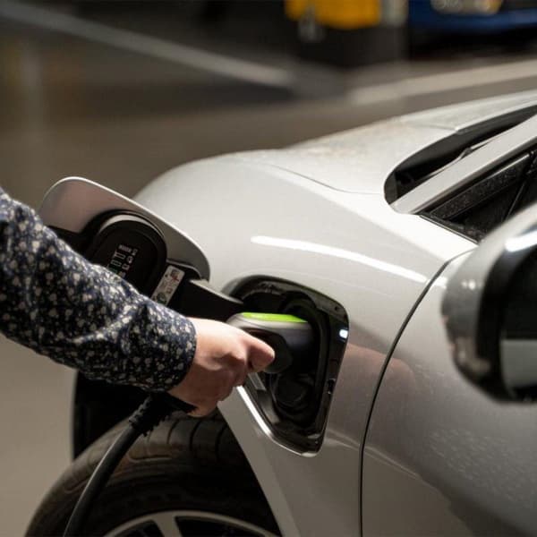 EV Type 2 - 3,6 kW 5 metrin kaapeli Outlander PHEV:n, Golf / Passat GTE:n, 330e, Panamera E-Hybridin, Prius Plug-In -lataukseen.