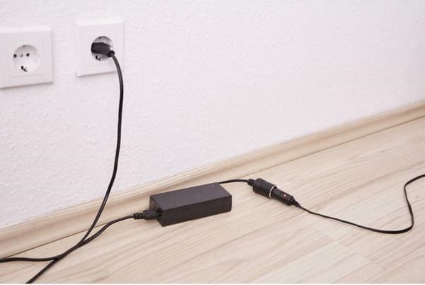AEG 10698 KA6 Jännitteenmuunnin 72 W 1 kpl Lähtöjännite (alue)=12 V Syöttöjännite (nm)=230 V 6 A