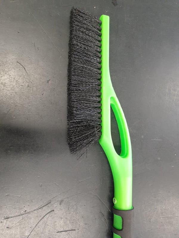IWH isskrapa med visp, längd: 600 mm 2-färgad "soft-line" design, ergonomisk halkfri - 1 st (088750)
