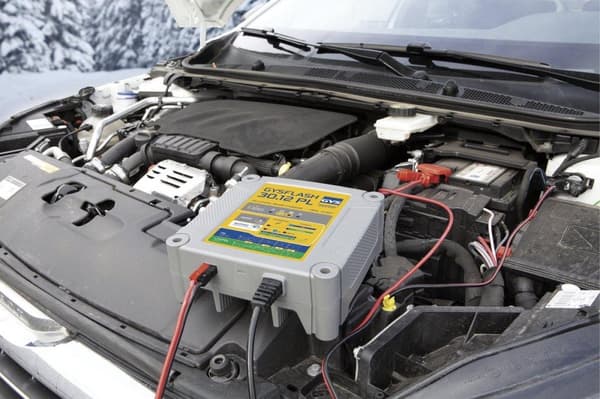 GYS FLASH 30.12 PL 029668 automaattilaturi, akun valvonta (029668)