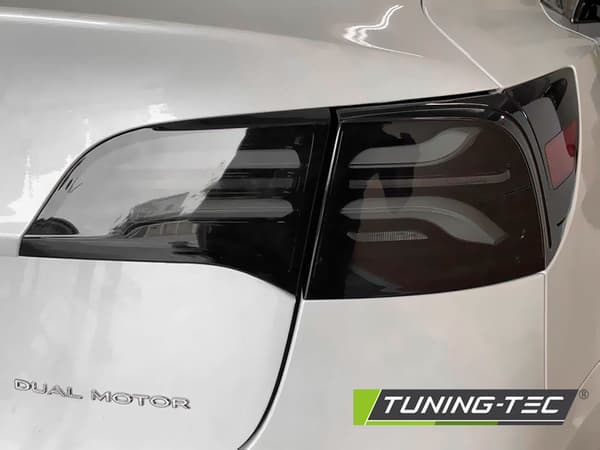 Bakljus TESLA MODELL 3 17- röksvart LED