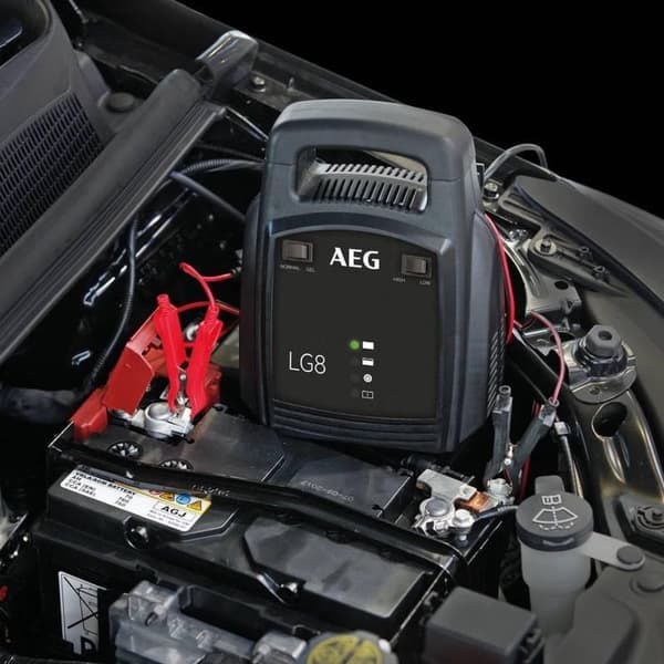 AEG batterioplader LG8, til 12 V bilbatteri, 8 A max effekt, 4-trins ladeindikator