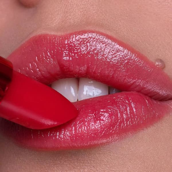 Catrice - Wild Hibiscus Glow Lip Balm - 10 Hawaiian Blossom Glow