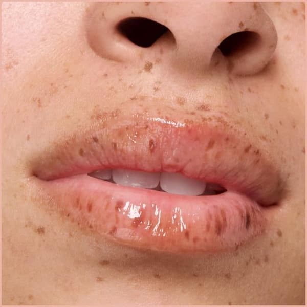 Läppvård - Essence - The Super Peptide Glossy Lip Treatment - 01 Peptacular - Återfuktande - Glansig