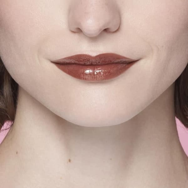 L'Oréal Paris - Lackerad flytande läppfläck - Brilliant Signature - Nyans: Be Independent (303) - 6,4 ml