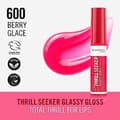 Miniatyrbild 2 av 2: Rimmel Thrillseeker Glassy Gloss 600 Berry Glaze, Hydrating Shine, Hyaluronsyra, Antioxidant Complex, Non-sticky, Chunky