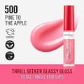 Miniatyrbild 2 av 2: Rimmel Thrillseeker Gloss Glasy Gloss 500 Apple Pine, Hydrating Shine, Hyaluronsyra, Antioxidant Complex, No