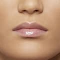 Miniatyrbild 6 av 6: Lipglans - Maybelline New York - Lifter Gloss N°01 Pearl - Fyllande effekt - Hållande - 5,4 ml