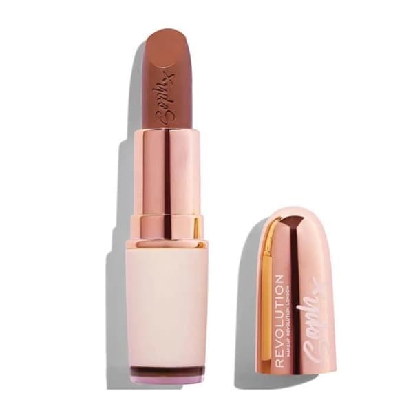 Läppstift - Makeup Revolution - Soph X - Fudge - Satinfinish - Mjuk applicering
