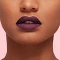 Miniatyrbild 4 av 5: L'Oréal Paris Infallible Ultra-Matte Liquid Lipstick 830 Blackcurrant Crush